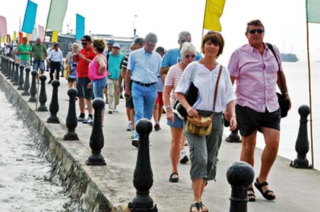 International tourism exceeds expectations with arrivals up by 52 million in 2013